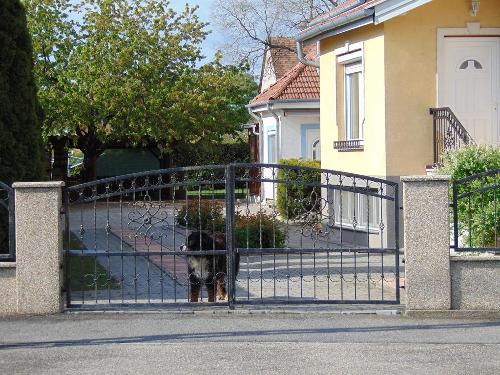 Kata vendégház Bük Esterno foto